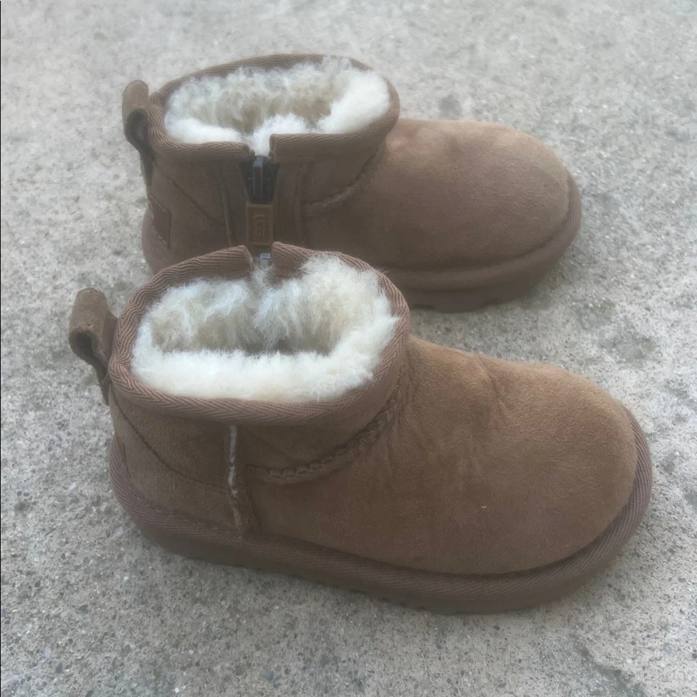 UGG Toddler Classic Ultra Mini Shearling Lined Boots Chestnut Size 7